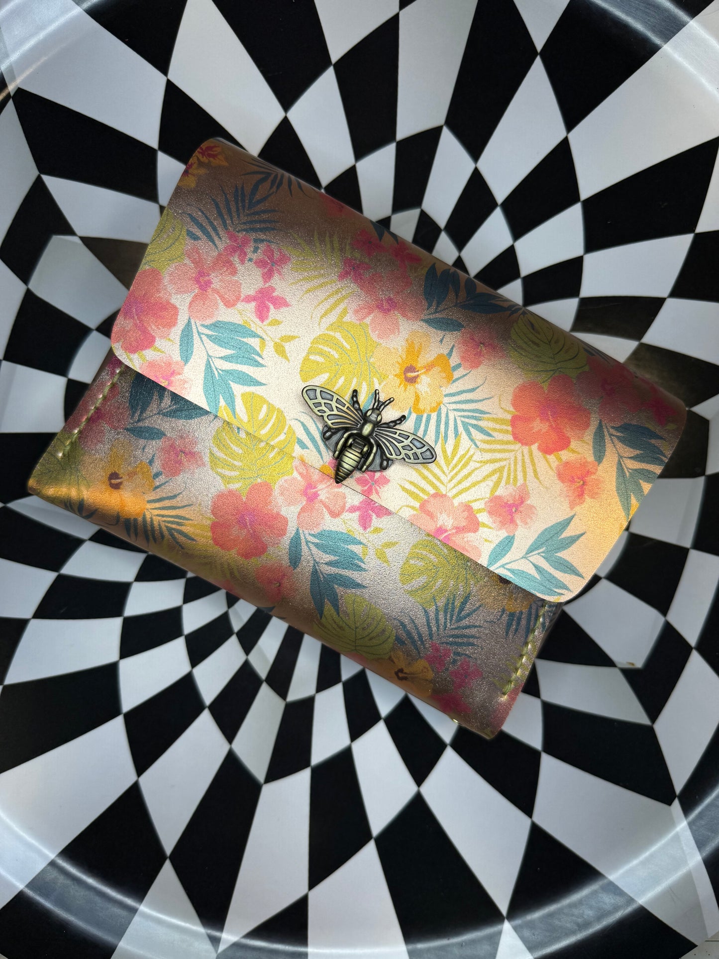 Bee Arthur 4 in 1 classic size leather purse! Fanny pack, crossbody, shoulder bag or clutch!