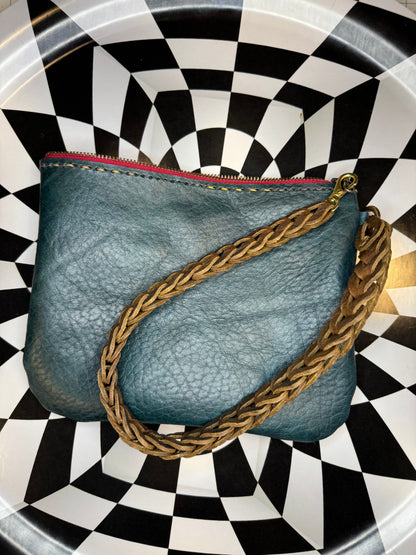 Betsey Hand sewn leather shoulder bag - handmade leather statement bag! Retro interlocking strap