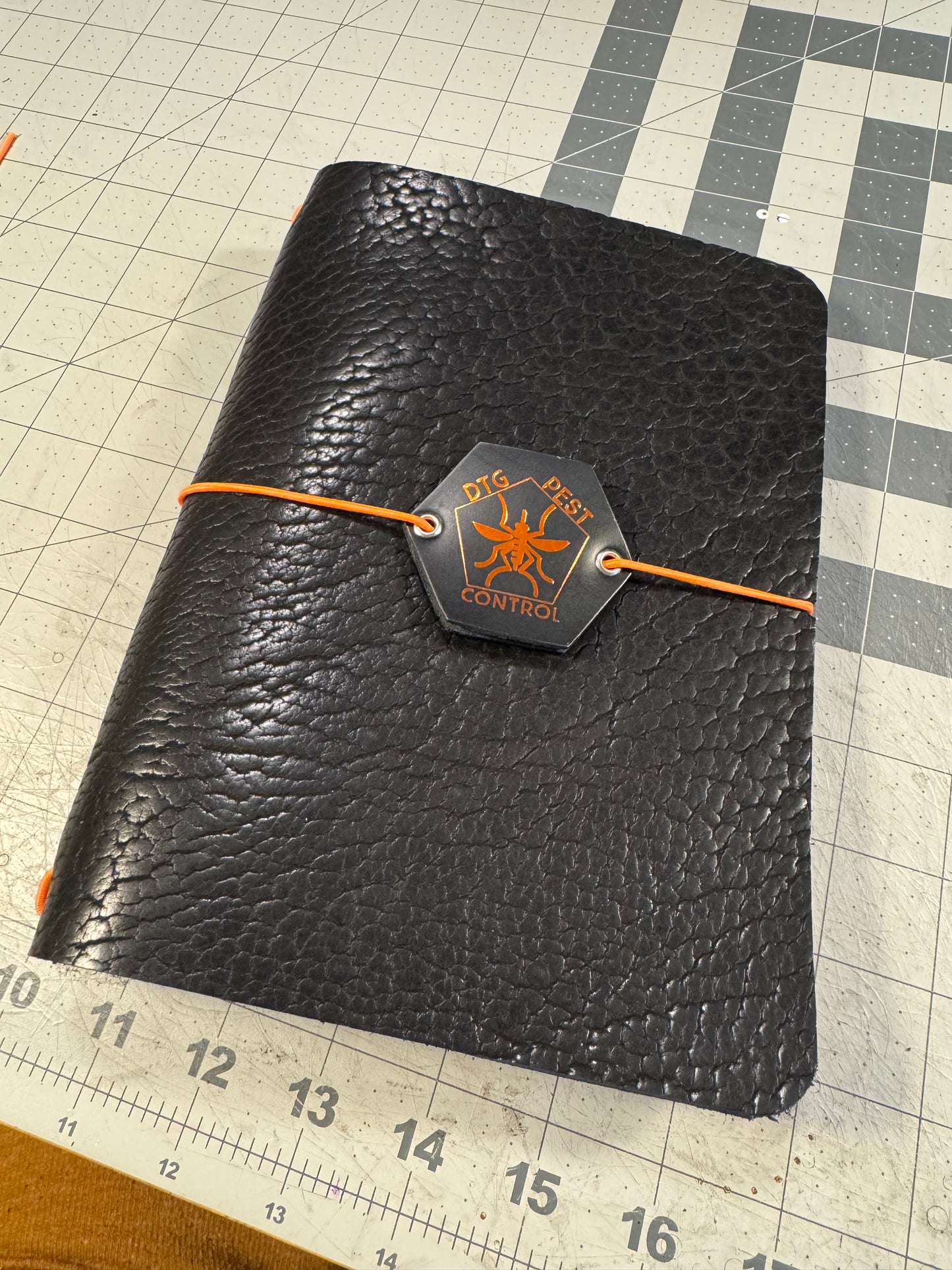 Handmade Leather Traveler’s Notebook Cover – Refillable Journal Cover