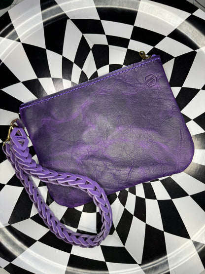 Betsey Hand sewn leather shoulder bag - handmade leather statement bag! Retro interlocking strap