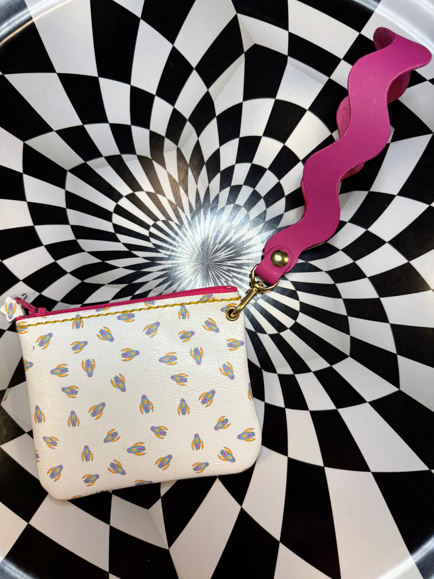 Wavy Wristlet Strap!