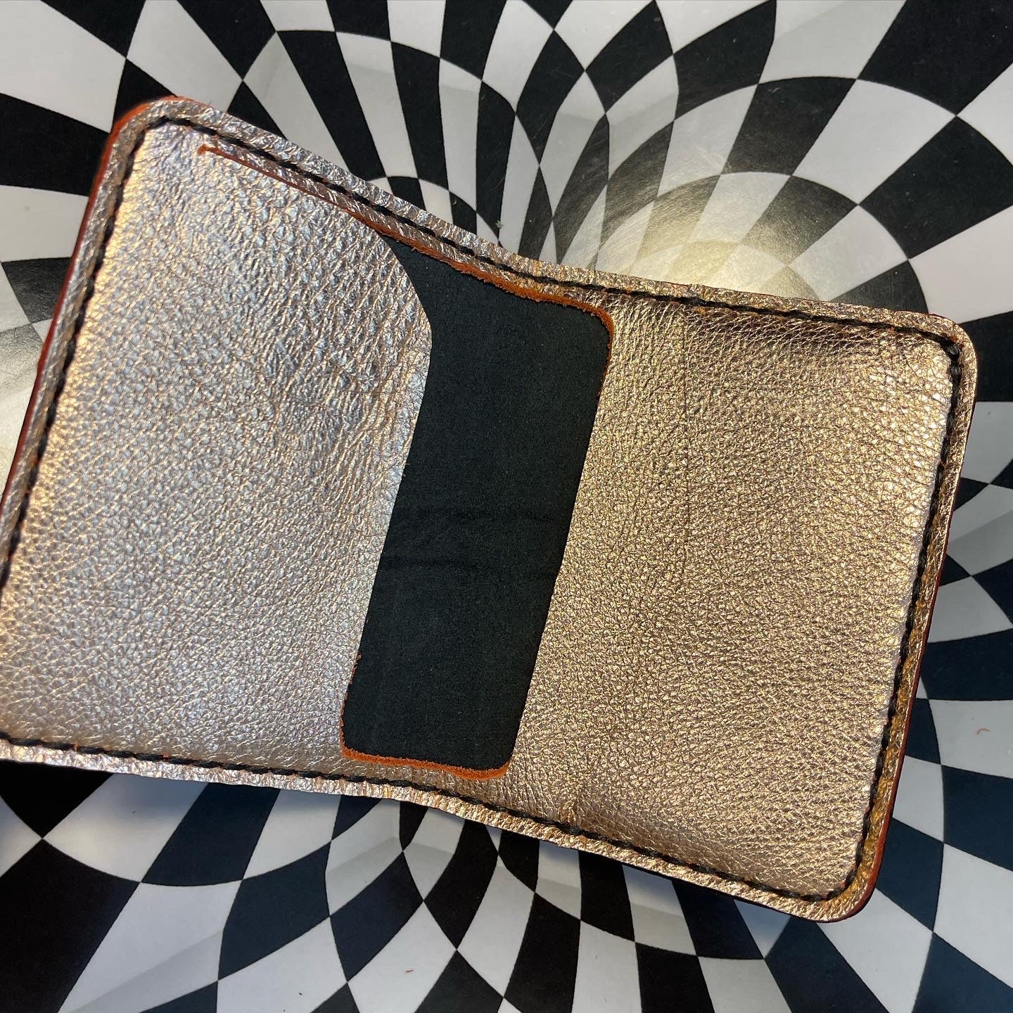 Men’s classic bifold wallet!